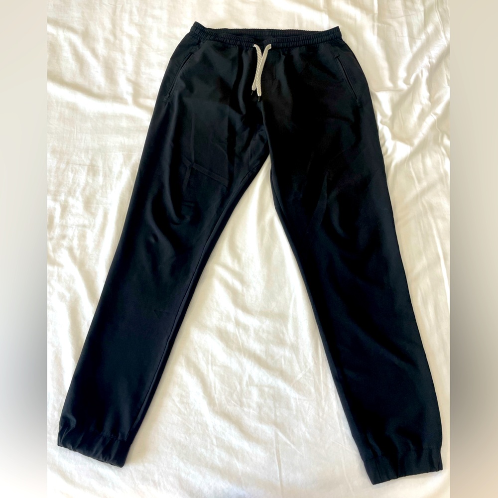 Vuori mens Joggers size L Black